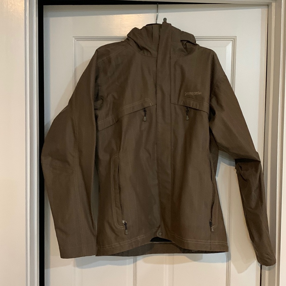 Men’s small Patagonia ski winter jacket
Only worn twice.
Great every day jacket.